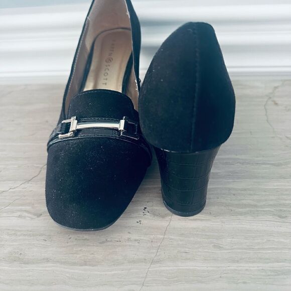 Karen Scott Penzy, black pumps. - Picture 4 of 7